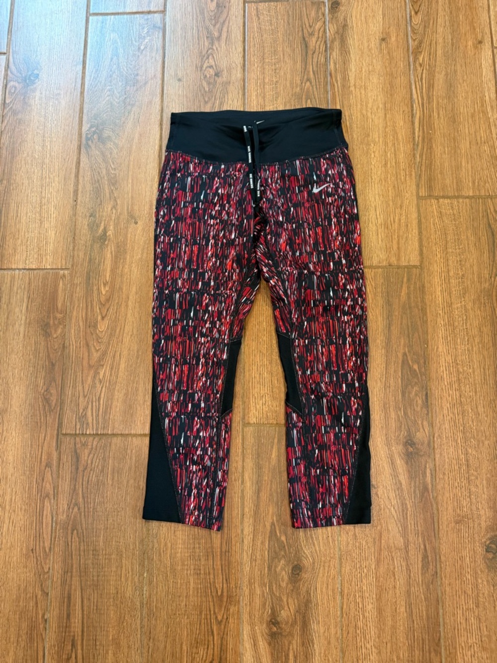 Nike Dri-Fit Women’s Capri Leggings Black Red Size XS